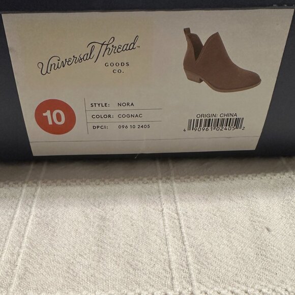 NWT Universal Thread Cutout Booties Vegan Suede Size 10 - Picture 2 of 5
